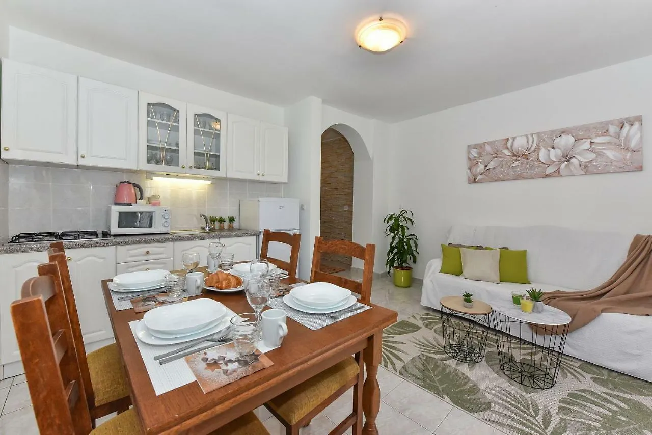 Appartement Apartmani Miluska Sveti Filip i Jakov