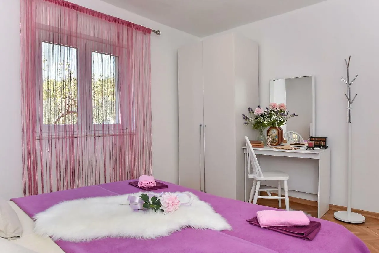 Appartement Apartmani Miluska Sveti Filip i Jakov