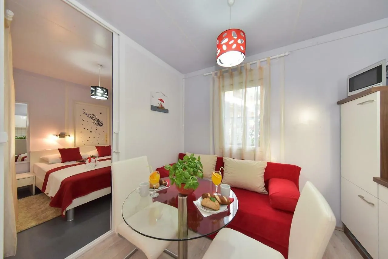 Apartmani Miluska Sveti Filip i Jakov 0*,
